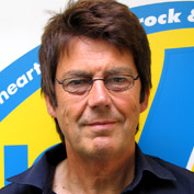 Mike Read had a chat with Cliff Richard during his morning programme on the 14th December. He talks about his life, career and of course... Christmas! - mike_read